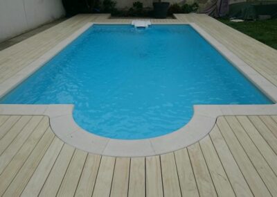 Terrasse Plage piscine Desjoyaux en bois Accoya à Châtellerault