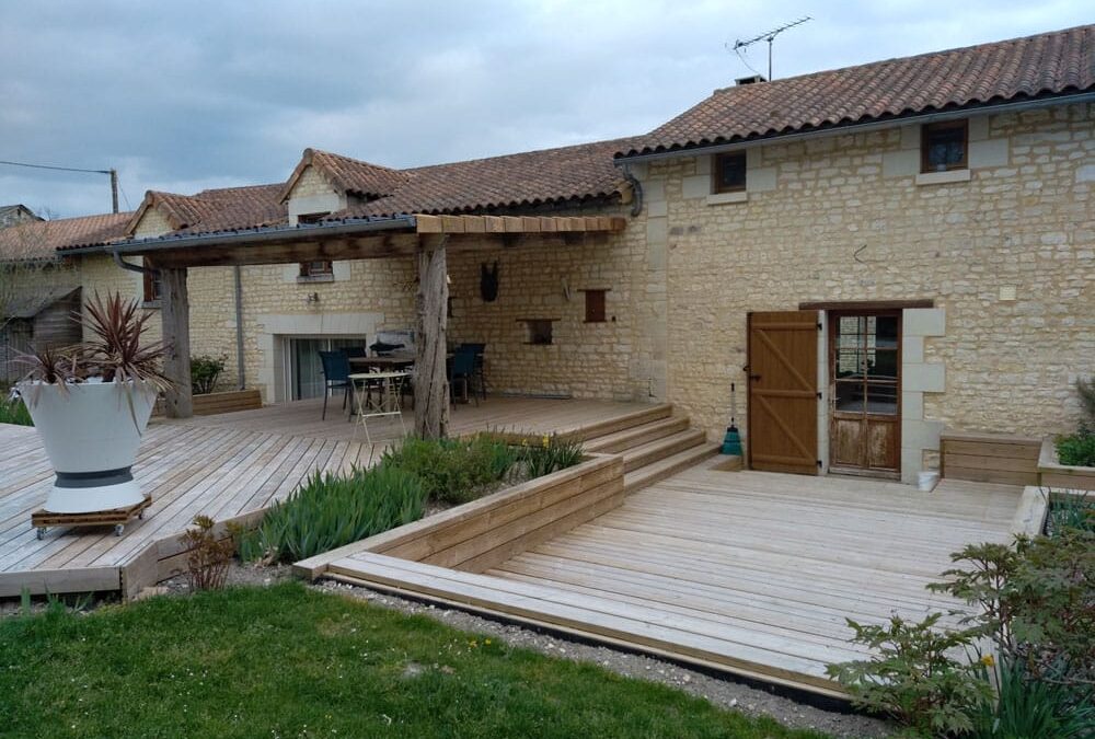 Terrasse en bois entre Loudun et Châtellerault