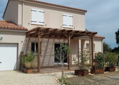 Pergola bois pin classe 4 sur mesure ombrage paillon Poitiers