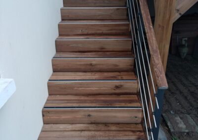 Recouvrement d’un escalier en bois avec anti dérapant à Châtellerault (86) dans la Vienne